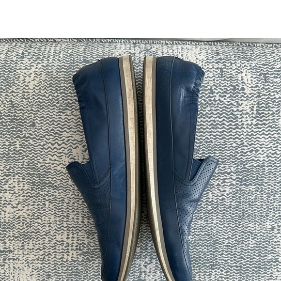 Prada leather slip on loafer - Picture 4 of 7